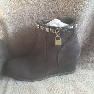 Michael Kors Cara Key Wedge Boots Kids size 3